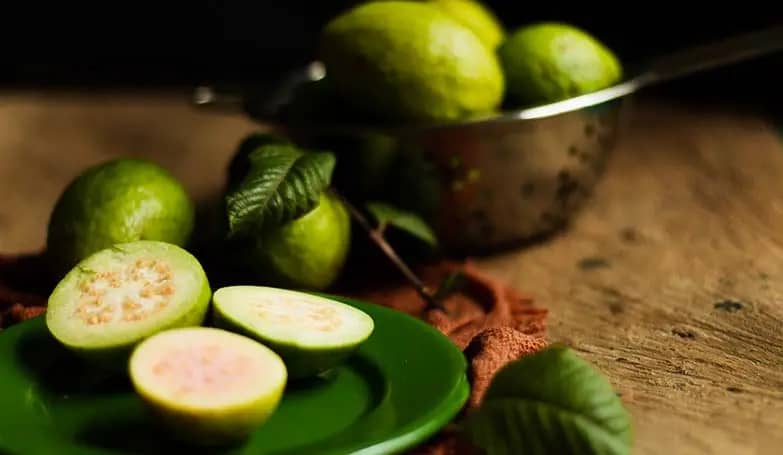 Guava, white flesh (Fruits)